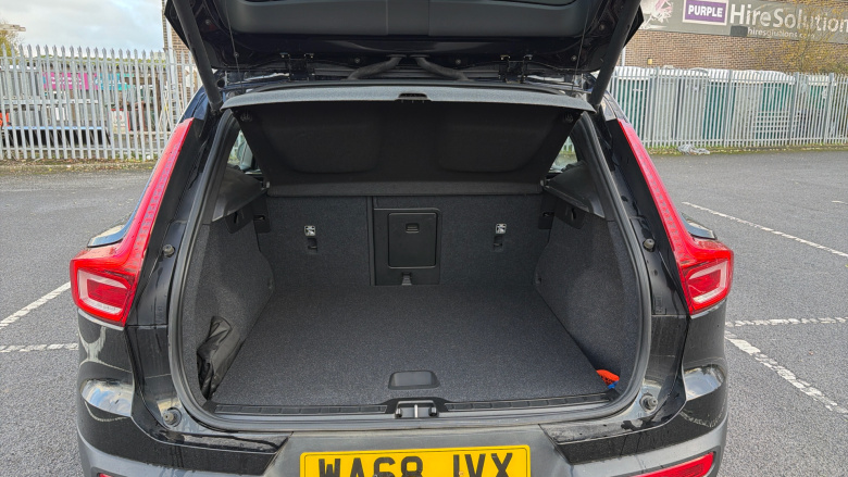 Volvo Xc40 2.0 T4 Momentum Pro 5dr AWD Geartronic Petrol Estate